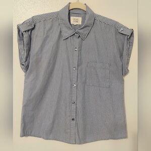 Olive & Oak Button Down Woman's Shirt. Size Small.